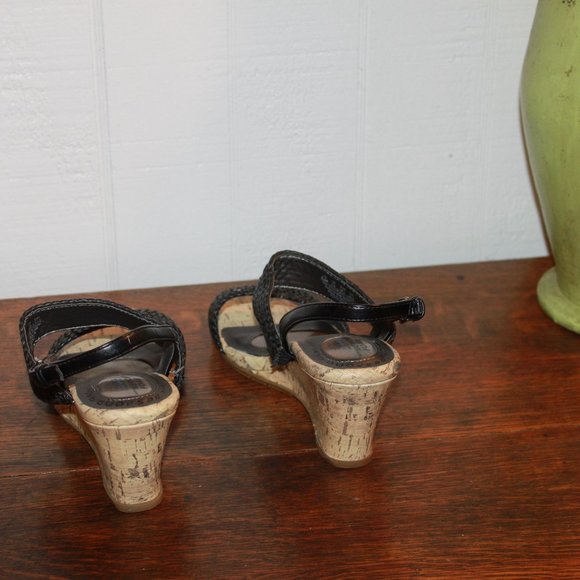 LIMITED SALE:  Life Stride Velocity with Memory Foam Wedge (Persona) Size 8.5M - Picture 3 of 7